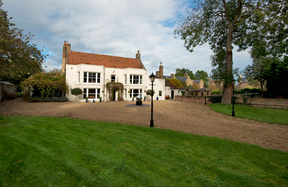 Quested House - Parking